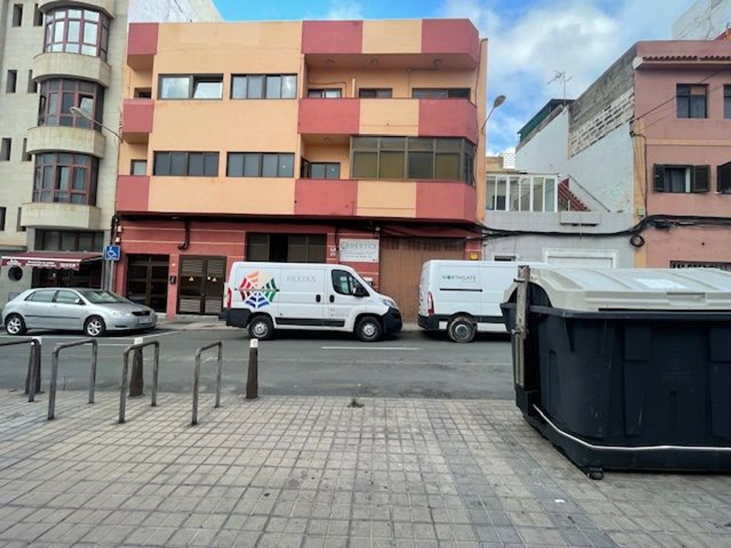 Locales o naves en Palmas de Gran Canaria, Las, Guanarteme — imagen 2